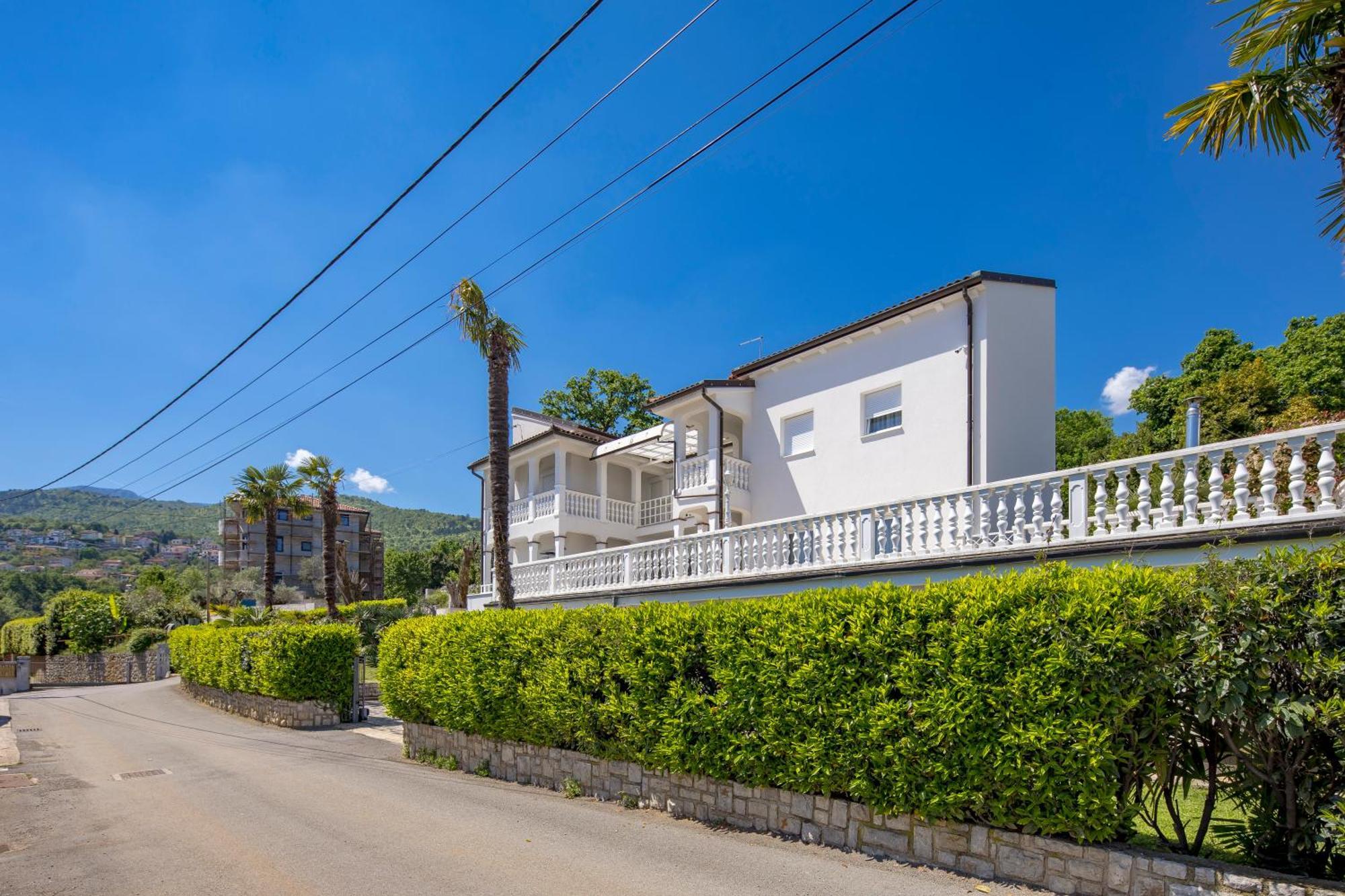 Villa Garden Apartment With Pool Opatija Eksteriør billede