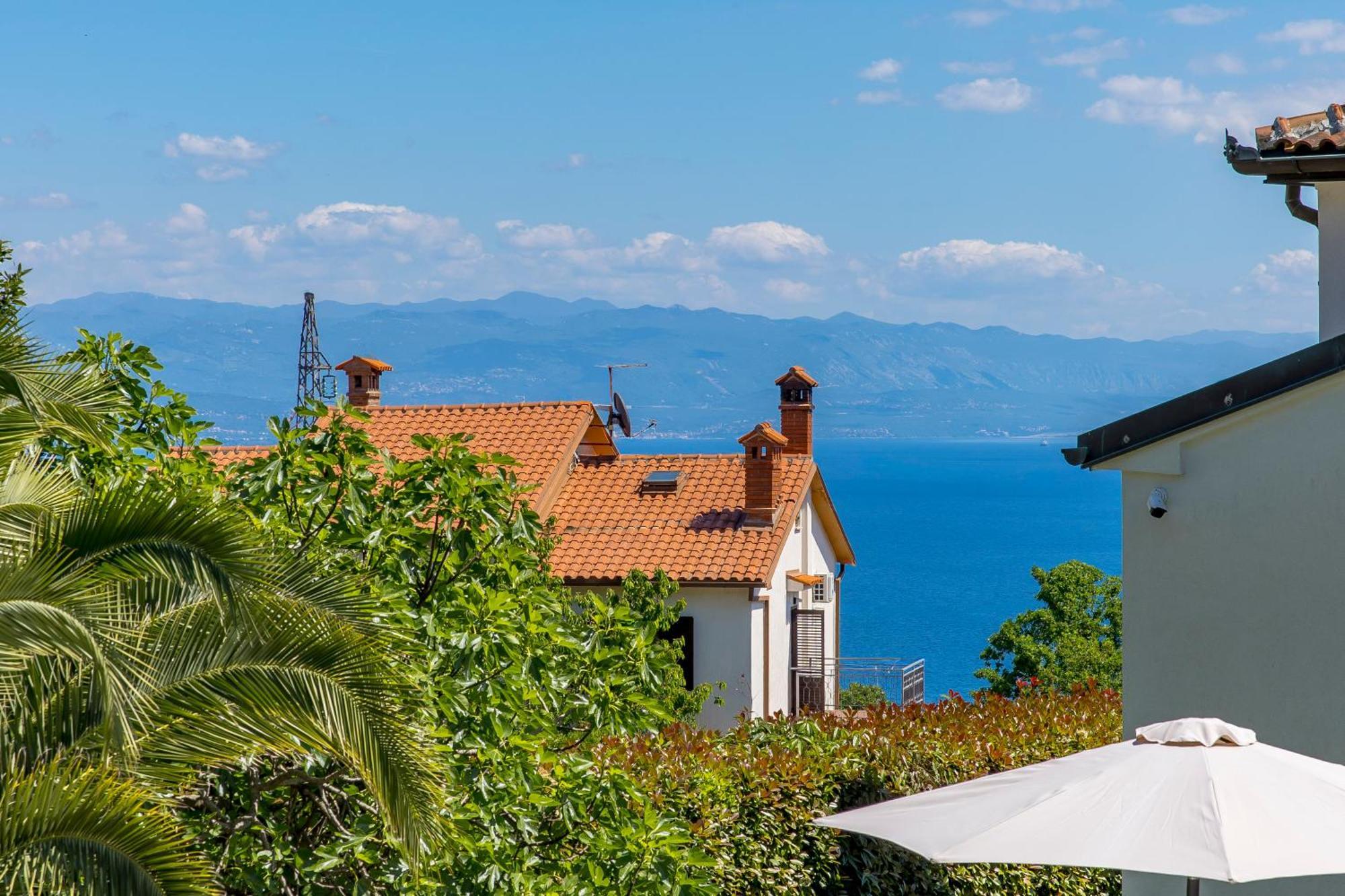Villa Garden Apartment With Pool Opatija Eksteriør billede
