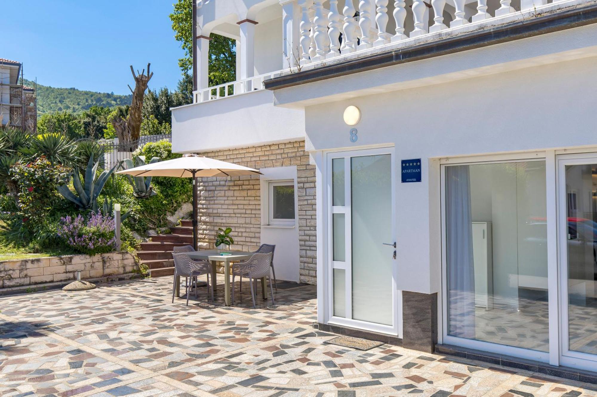 Villa Garden Apartment With Pool Opatija Eksteriør billede