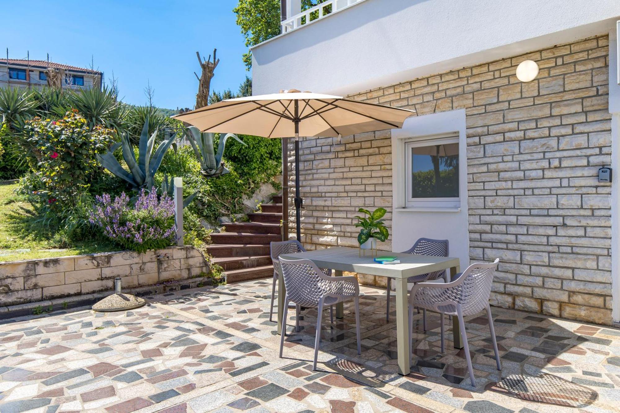 Villa Garden Apartment With Pool Opatija Eksteriør billede